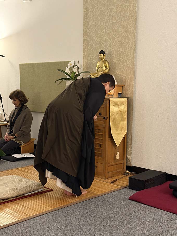 Domyo Burk offering incense.