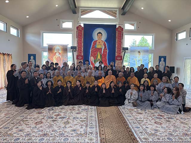 A Vietnamese retreat in the new temple, in 2025