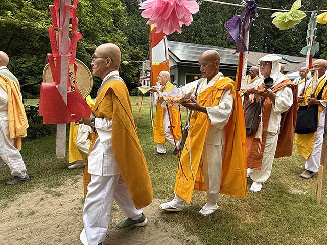 Monks and nuns heading to their seats for the ceremony. They came from Vienna, Los Angeles, Hiroshima, Massachusetts, Tennessee, Washington D.C, and Lumbini, the birthplace of the Buddha