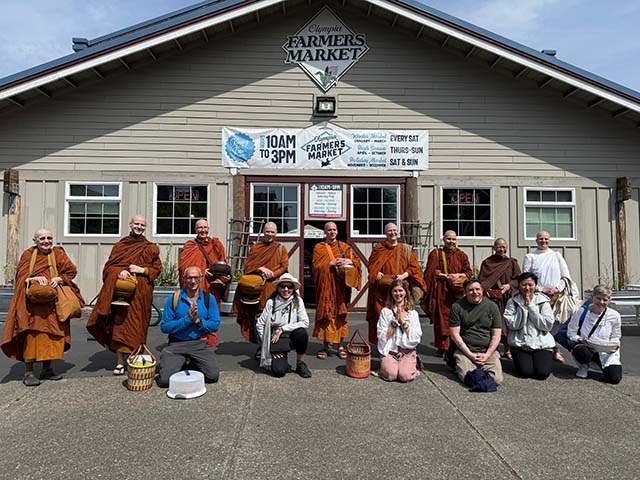 Alms round in Olympia, Washington, outside the Olympia Farmers Market. Passaddhi Vihara venerables were joined by monastics from Clear Mountain Monastery in North Bend, and Parayana Vihara in Port Townsend, also both in Washington