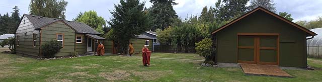 Passaddhi Vihara monastics, and Ayya Santussikā, Ayya Cittanandā, and Ayya Satimā, look at property to get ideas for the future monastery