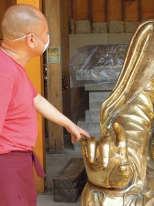 Lingtrul Rinpoche contemplating the finished statue