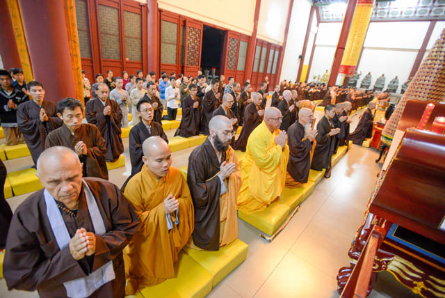 Morning service at Dong Hua Temple, with Fa Hsing Jeff Miles, Venerable Kozen and Koro Kaisan Miles in the front row