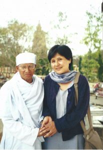 Kamala Masters, who also supported the project, with her teaching Munindra, who in turn studied with Mahasi Sayadaw.