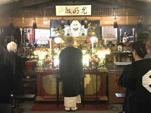 Reverend Kusunoki conducts a gratitude service for high school and college scholarship recipients at Seattle Koyasan, a nearby Shingon Buddhist temple