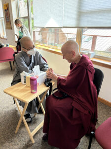 Venerable Guoyi and Venerable Thubten Chodron, friends for many years, enjoy catching up