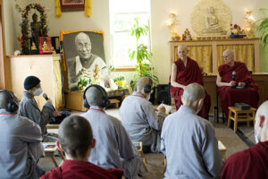 The Dharma Drum Mountain nuns ask many questions about the teachings and meditation practices in the Tibetan Buddhist tradition