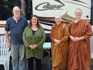 Ayyas Suvijjānā and Niyyānika Bhikkhunīs were hosted by Andrew and Christine (Muditā) Paterson in a temporary vihara  travel trailer,  during the apartment search