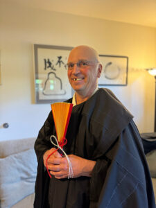 Shuso Chikyo Ryunin Ewan Magie with ceremonial Shuso fan, after Hossenshiki ceremony